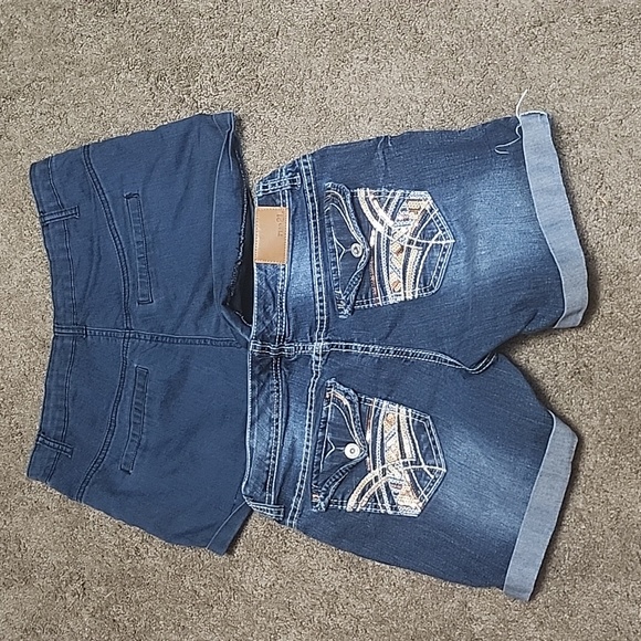 Bundle Of 2 Rue21 Women's Stretch Denim Shorts - Picture 2 of 7